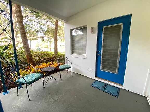2nd image of 800 Beach Dr NE APT 7