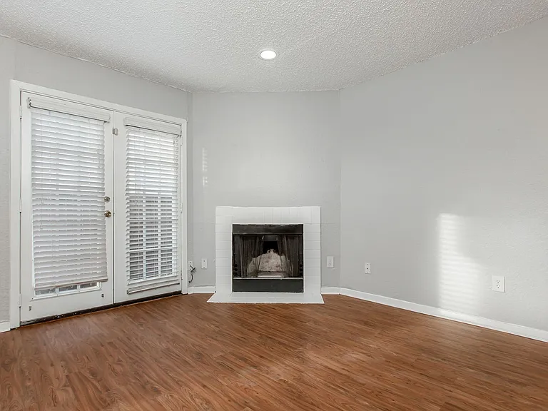 1901 N Fitzhugh Ave — Photo 23