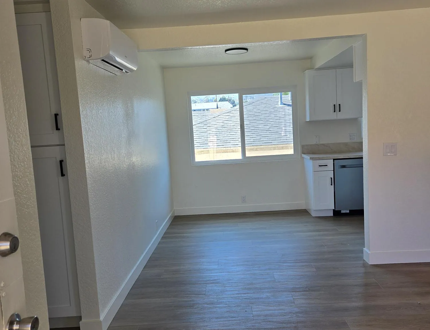 2 bed, 850 sqft, $3,200 — Photo 3
