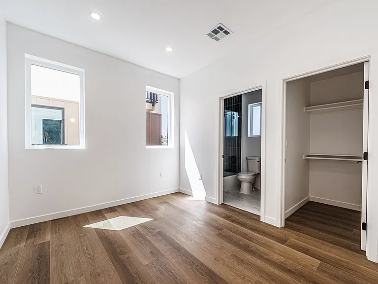 5508 3/4 Barton Ave — Photo 8