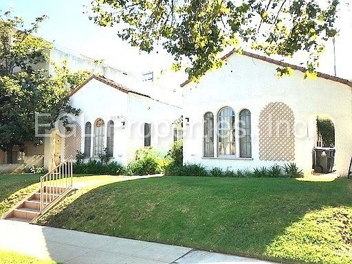 1st image of 942 1/2 N Martel Ave
