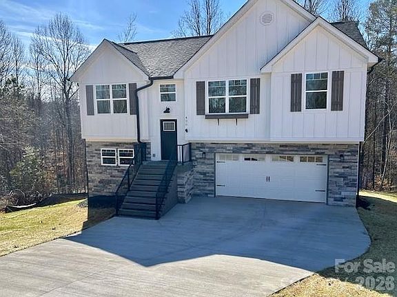 3rd image of 420 Scarlett Oak Ct