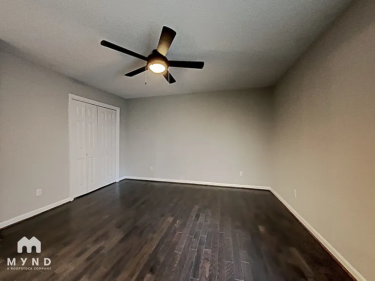 1021 Medina Dr — Photo 10
