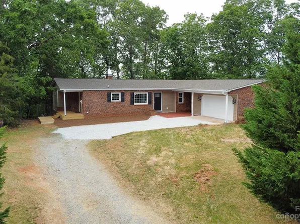 214 Squaw Valley Rd, Blacksburg, SC 29702