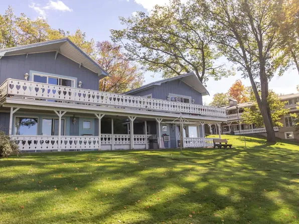 104 W Houghton Lake Dr, Prudenville, MI 48651