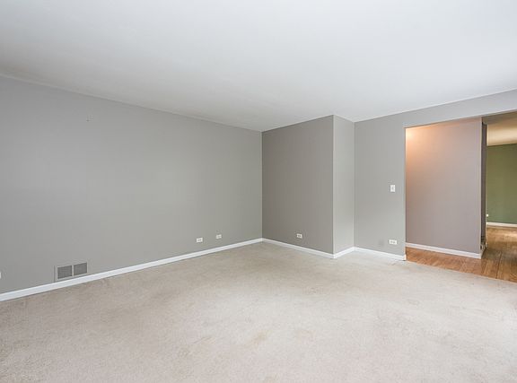 4th image of 36 Lakewood Ave