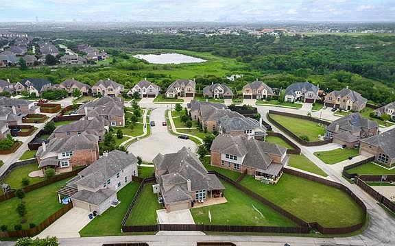 4th image of 1009 Echo Bend Ct