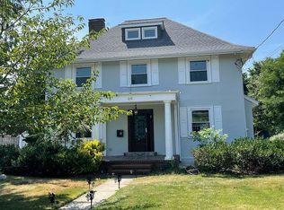 26 Arrandale Ave, Great Neck, NY 11024