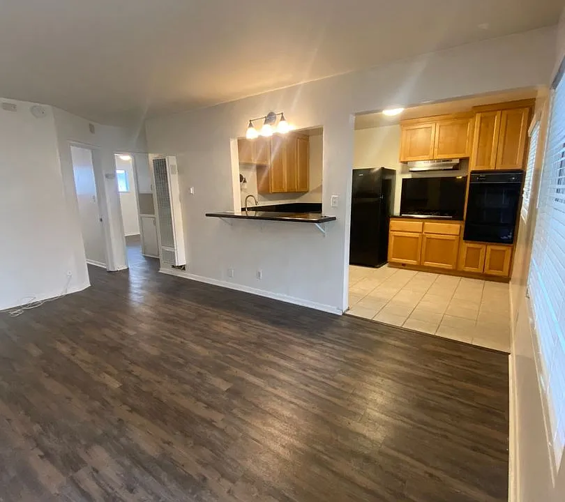 4937 Coronado Ave! Spacious 2 Bed-1 Bath Unit in OB!