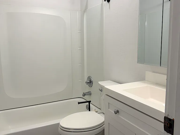 5220 California Ave SW #31 — Photo 7
