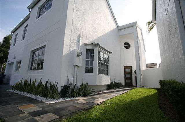 1st image of 20640 NE 25th Pl