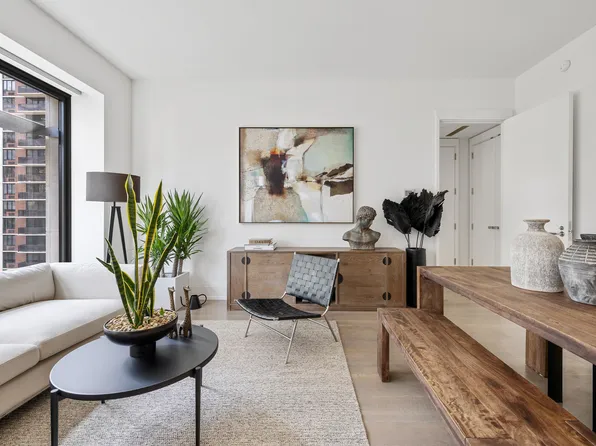 301 East 50th Street image 4 of 16