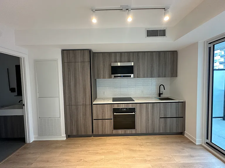 117 Broadway Ave — Photo 1
