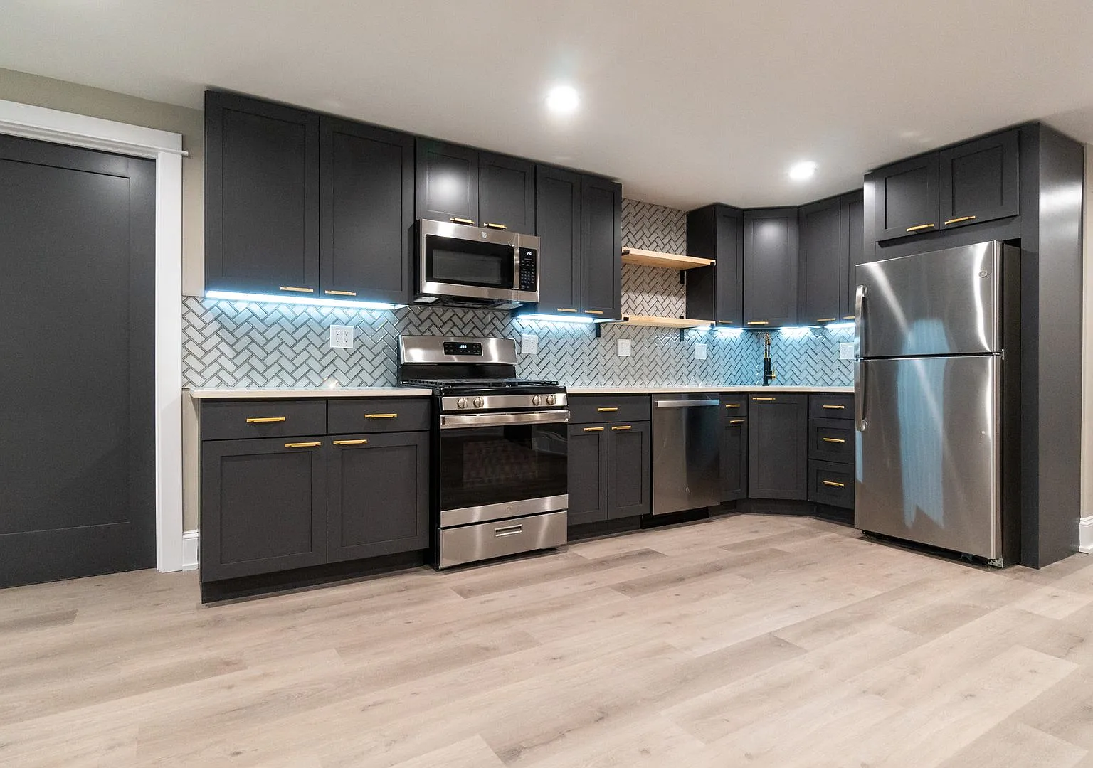 Pf Arg 5400 N. Paulina — Photo 1