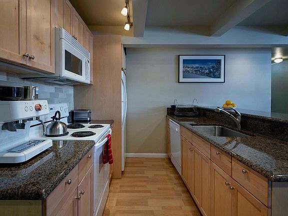 5th image of 1035 Atelier Condo Dr
