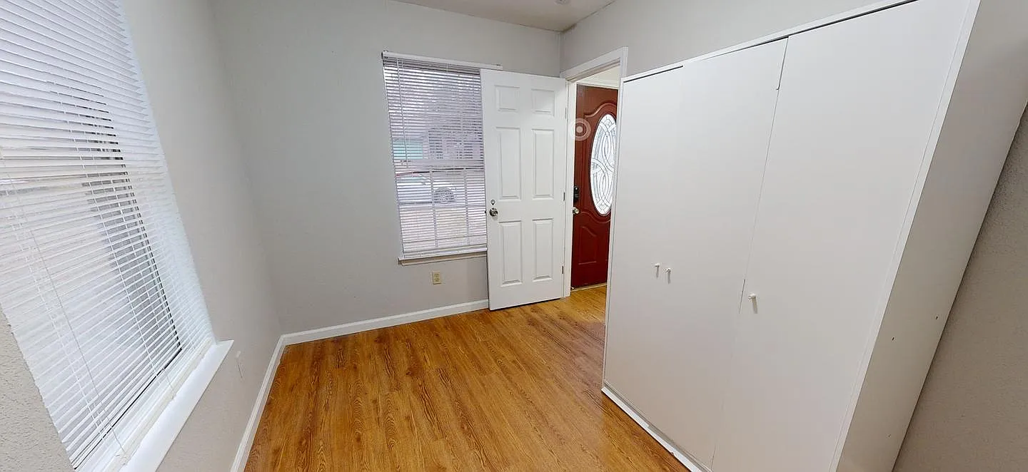 Beautifully Maintained Home in a Fantastic Location! — Photo 3
