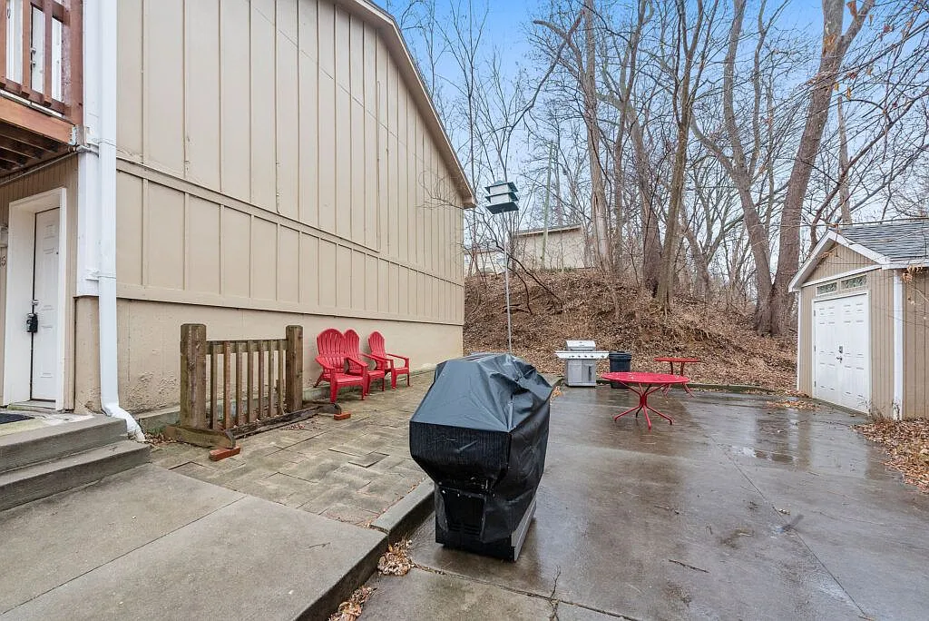 Valley Apartments — Photo 1