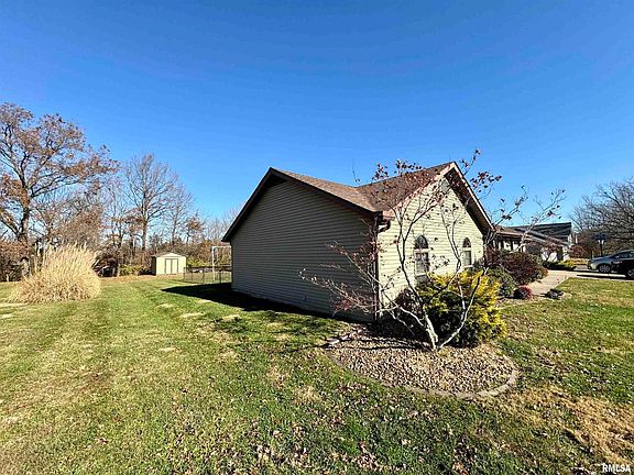 2nd image of 808 Cottonwood Ln