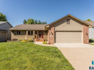 5005 E Fernwood Dr, Sioux Falls, SD 57110