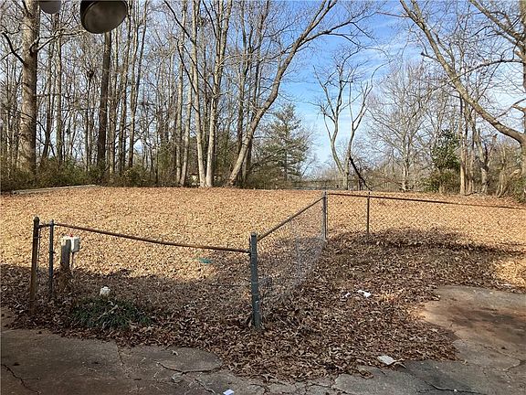 5th image of 8475 Lee Rd