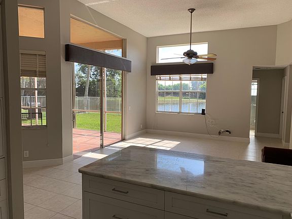 3rd image of 824 Lake Blvd