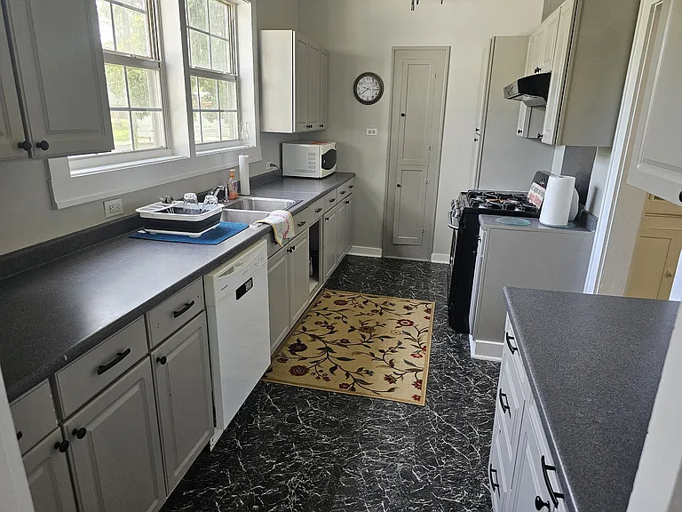 102 Mulberry St — Photo 8