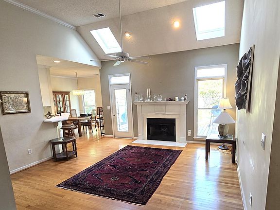 3rd image of 10 Quail Meadow Ln