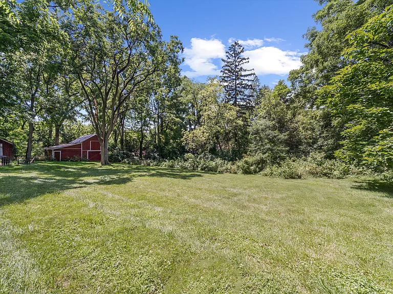 941 Newport Rd — Photo 30