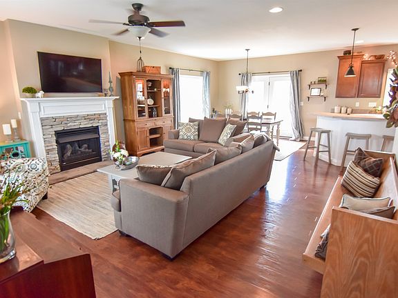 3rd image of 3737 Burlingame Dr