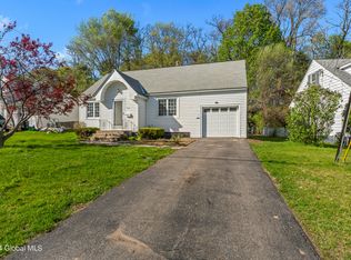 2925 Halsey Dr, Schenectady, NY 12304