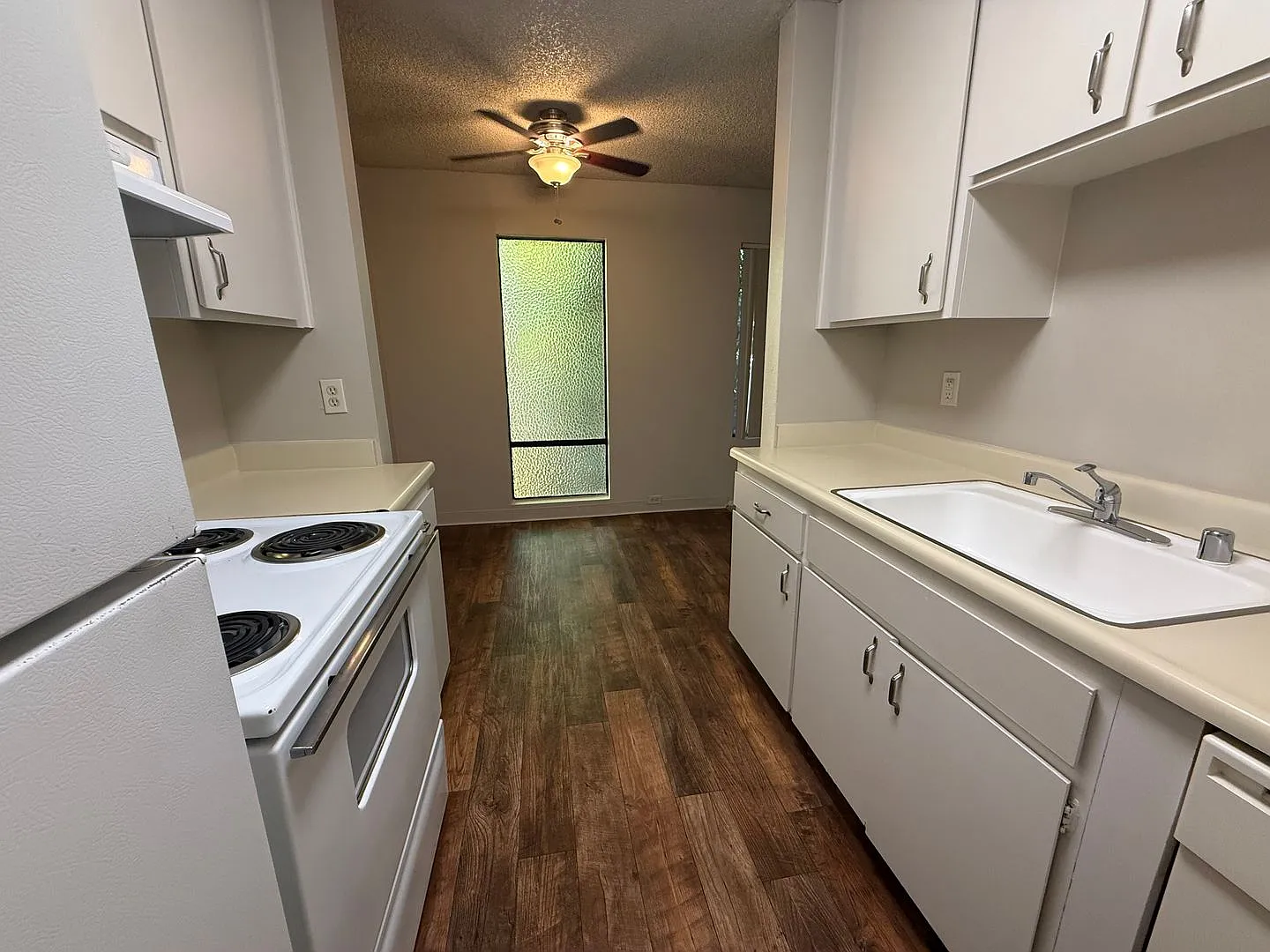 Near Everything, All Amenities! 1616 Q Street, Camellia Court Apartments — Photo 3