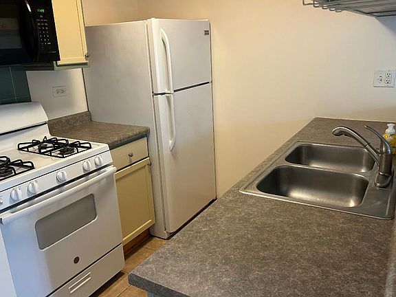 2nd image of 2622 Country Oaks Ct