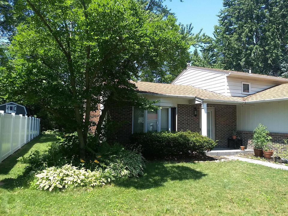 1st image of 609 Pasteur Ave