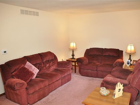 3rd image of 16 Kiowa Ct