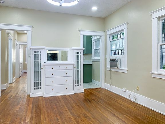 3rd image of 1426 W Sunset Blvd #1428
