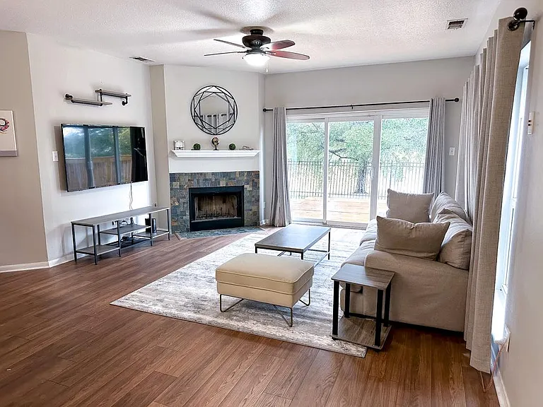 11321 Avering Ln — Photo 2