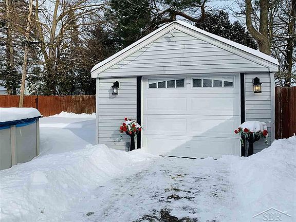 3rd image of 2600 Robinwood Ave