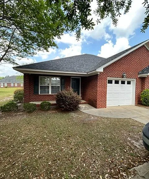 3513 Beacon Dr — Photo 2