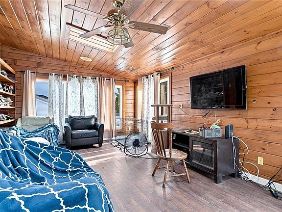 4th image of 23 Hornbeam Dr