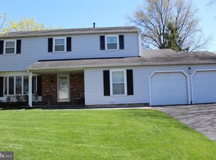 545 Penrose Ln, Warminster, PA 18974