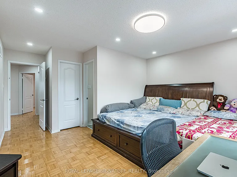35 Whitehouse Cres — Photo 38