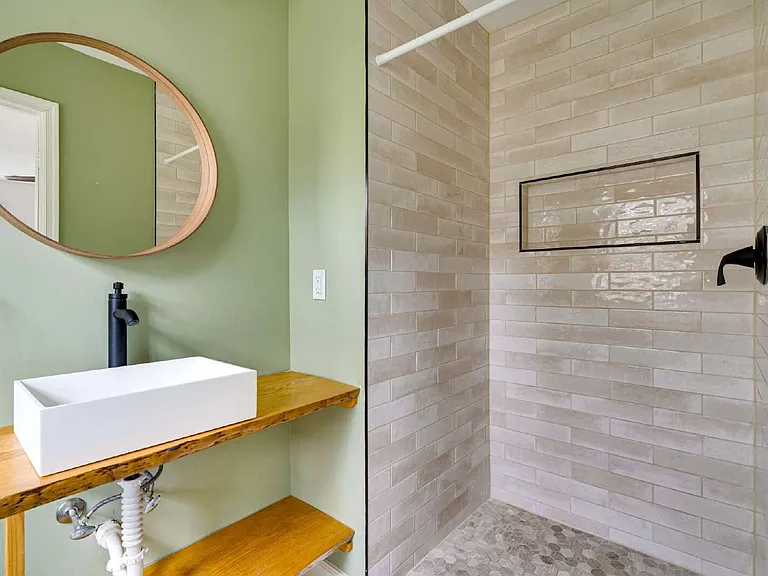 2437 Tilghman Cir — Photo 32