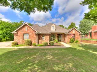 3201 Amberwood Ct, Edmond, OK 73003