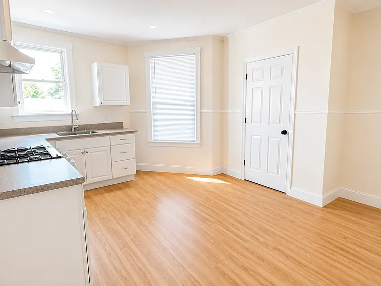 4-4-4A Broad St #3 — Photo 4