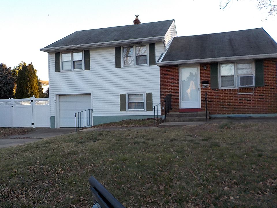 1st image of 200 Lauren Dr