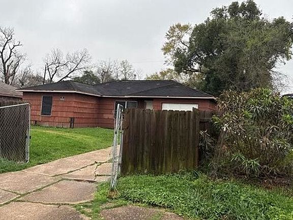 2nd image of 5414 Hirondel St