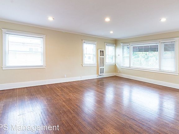 2nd image of 312 Temple Ave APT C