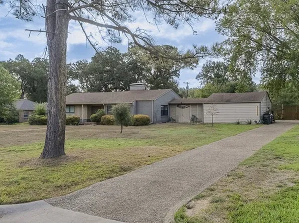 1405 Oaklawn Dr, Corsicana, TX 75110