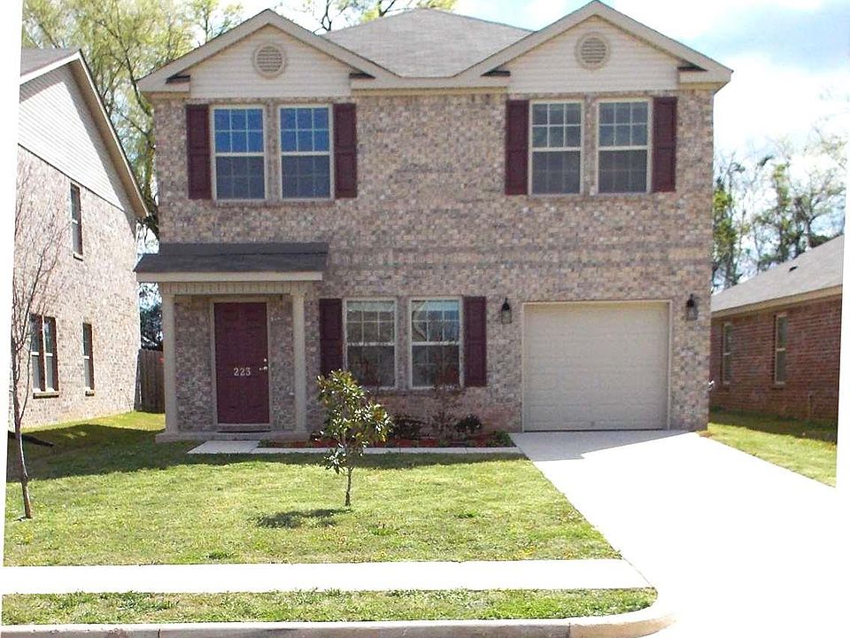 1st image of 223 NE Bermuda Lakes Dr