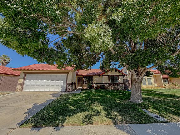 3rd image of 1021 E Angela Ct